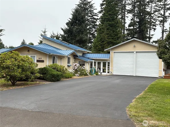 1511 E 30th Street, Seaview, WA 98644