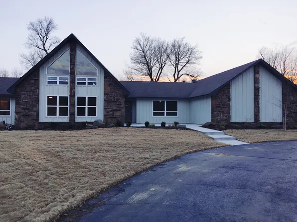 1406 E Walnut St, Rogers, AR 72756