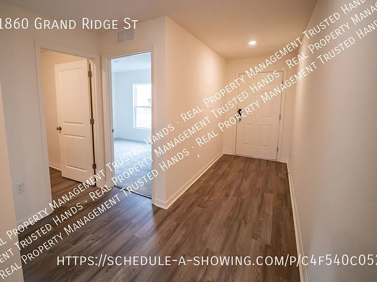 1860 Grand Rdg — Photo 3