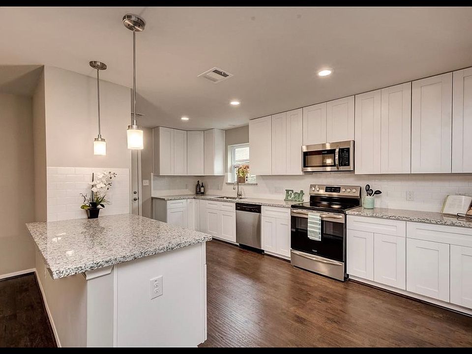 1st image of 158 Bluebonnet St