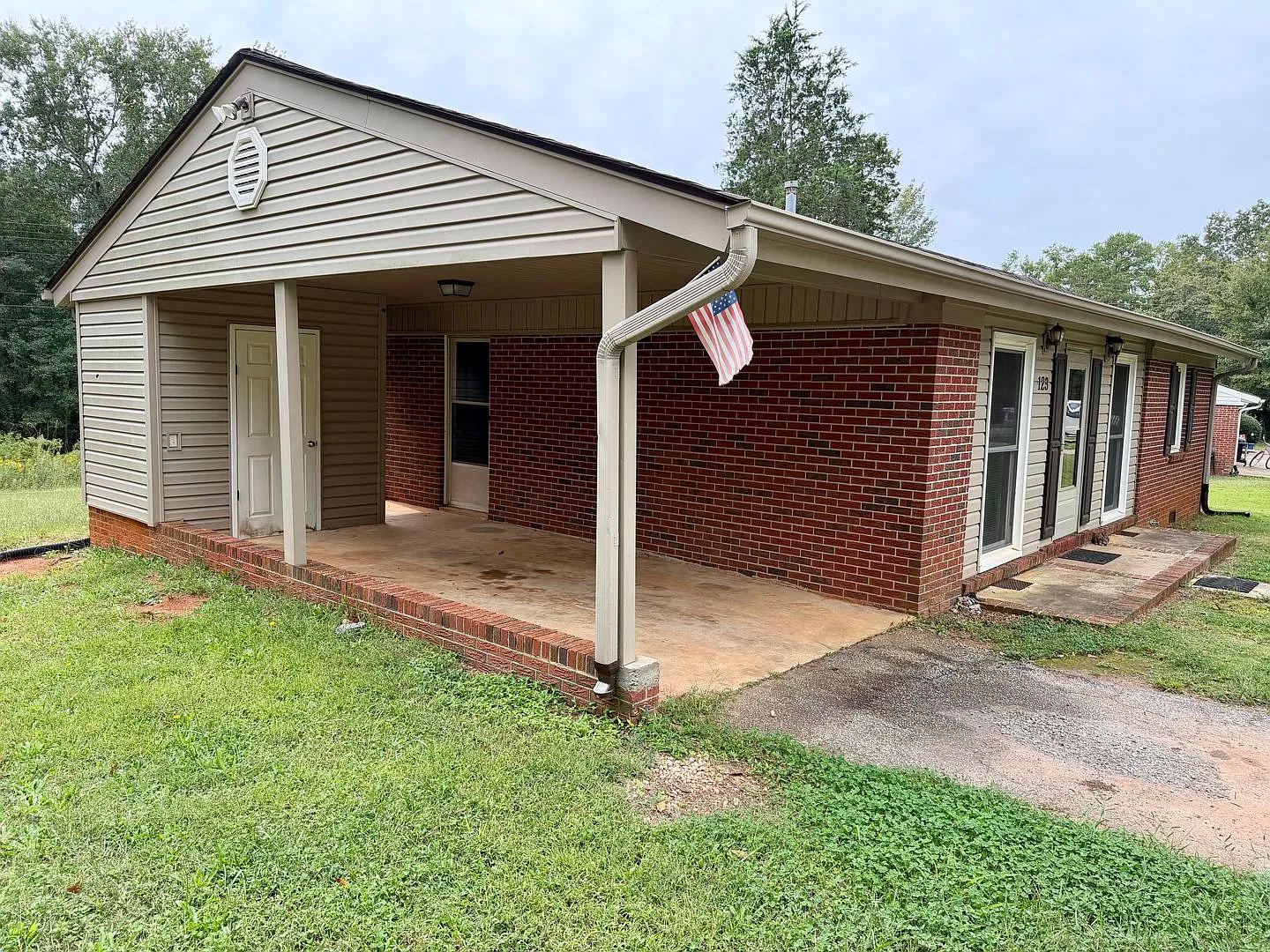 3 Bedroom Home Available For Rent - Central, SC — Photo 2