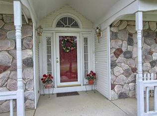 4116 Split Rail Ln, Fenton, MI 48430