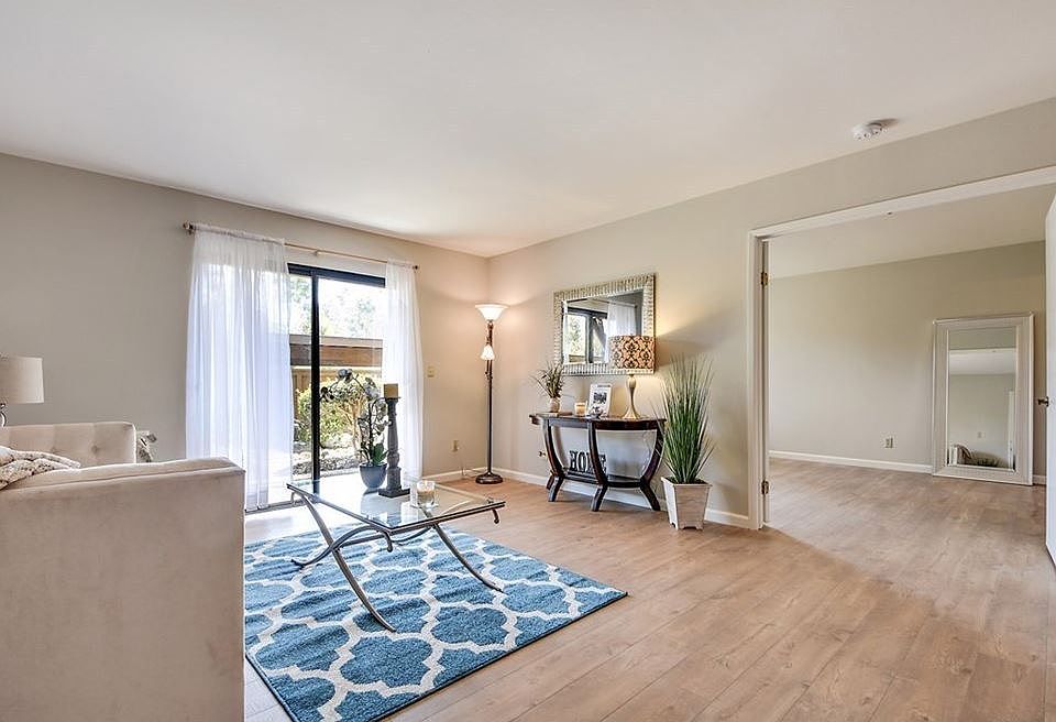 living room w/master suite