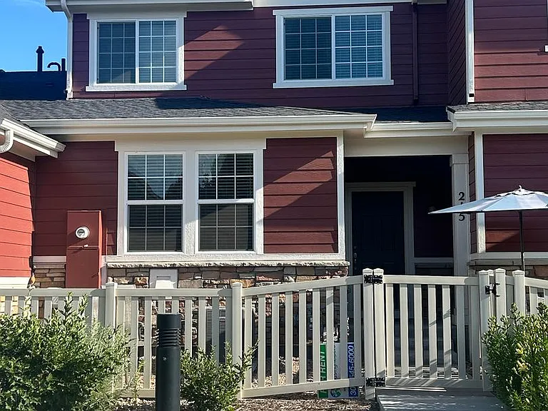 215 Jackson Dr — Photo 2