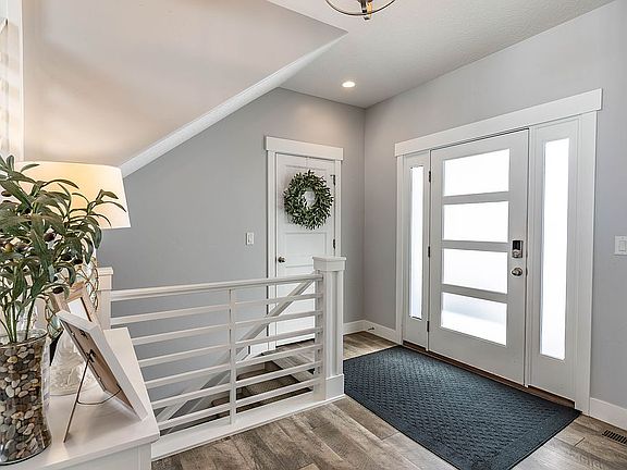 3rd image of 205 E Meadow Lark Ln