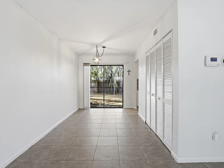2300 SW 43rd St #H3 — Photo 6