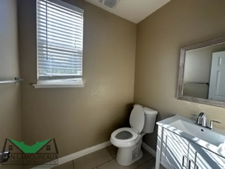 1826 Lowe Dr — Photo 4