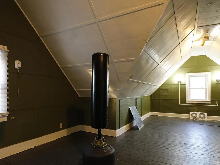 504 N Walnut St — Photo 15