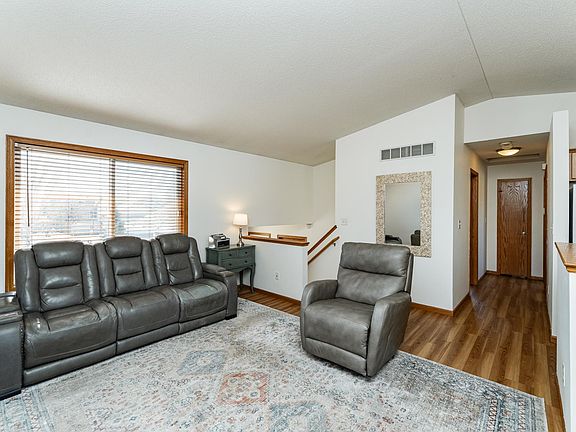 5th image of 5391 Castleview Dr NW