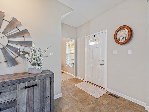 3rd image of 225 Jacobs Way