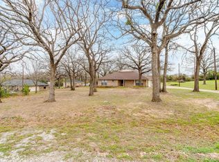 144 Towering Oaks Ct, Burleson, TX 76028