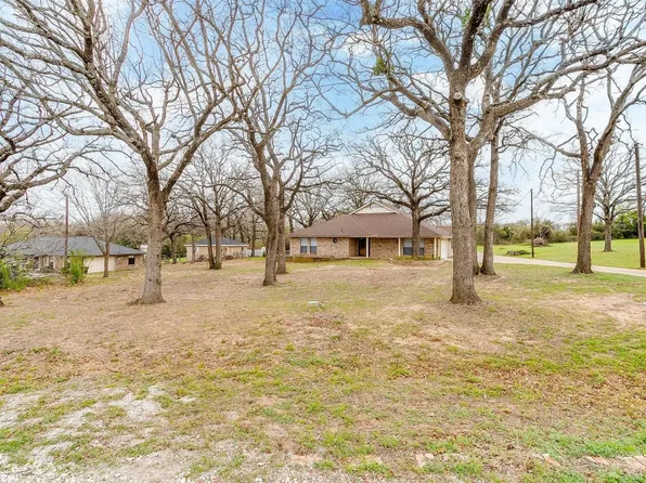144 Towering Oaks Ct, Burleson, TX 76028
