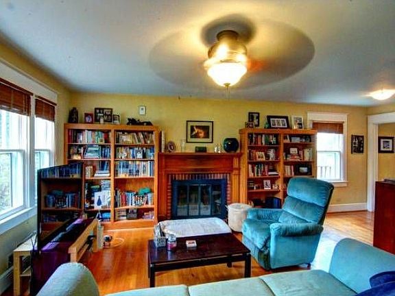 Living room with fireplce