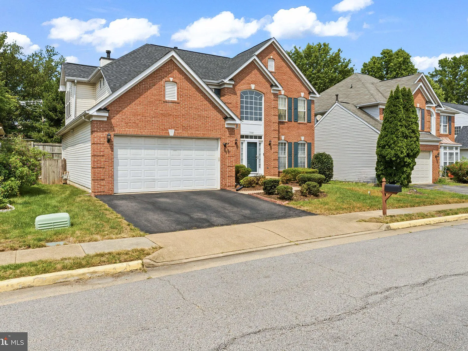 4 bed, 3.5 bath, 2662 sqft, $4,000 — Photo 2