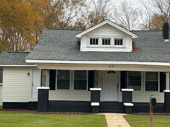5th image of 210 Memorial Dr