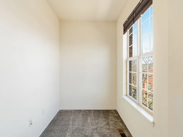 9219 Kornbrust Cir — Photo 11