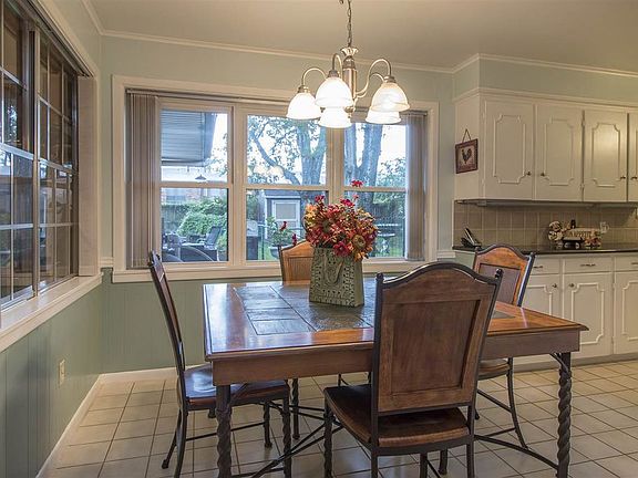 4th image of 410 Meadowbrook Dr