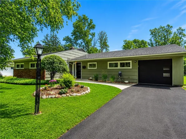 172 Hemingway Dr, Rochester, NY 14620