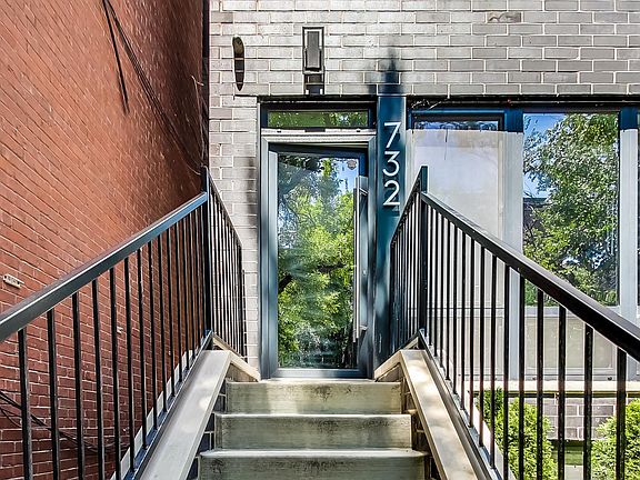3rd image of 732 W Aldine Ave #1