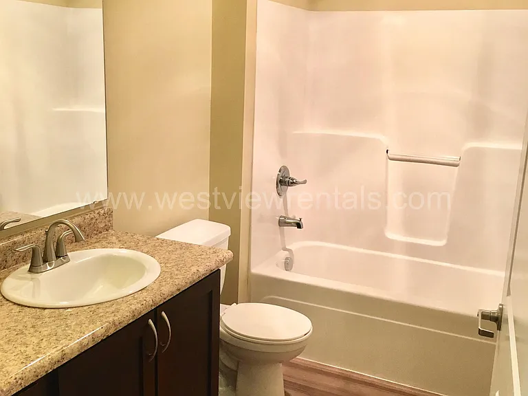 200 E Maple St — Photo 6