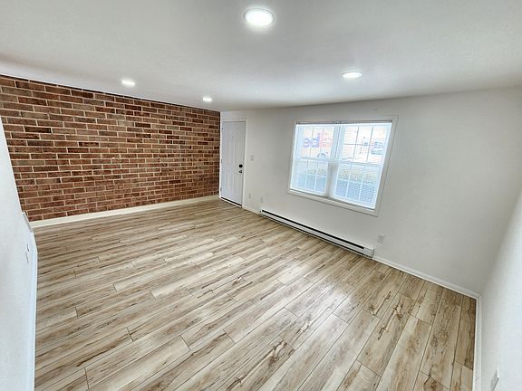 3rd image of 199 Ashford Dr