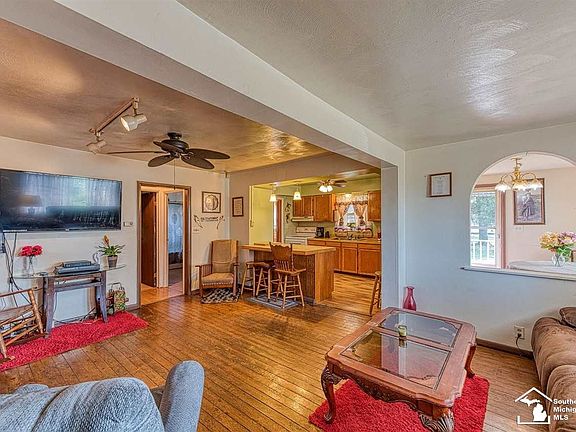 5th image of 3011 1st St
