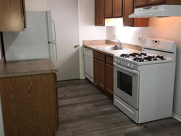 2nd image of 15815 Dupage Blvd #3