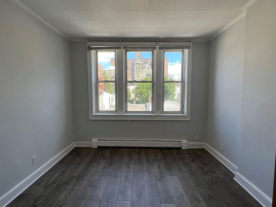 Bedroom with triple window