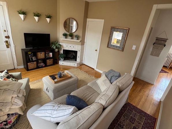 2112 N Seminary Ave APT 21