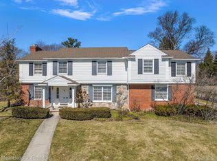 2450 Bradway Blvd, Bloomfield Hills, MI 48301