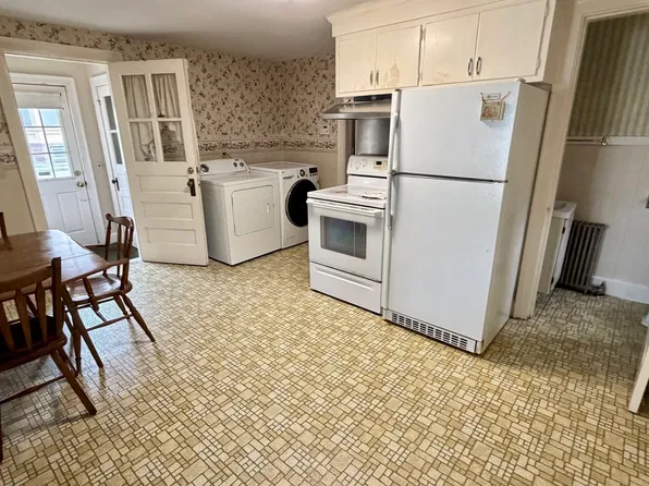 126 Main St, South Hadley, MA 01075