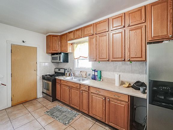 5th image of 685 Bergen Ave