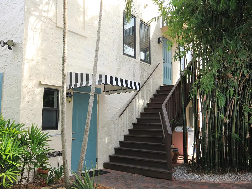 stairs to top floor apt.