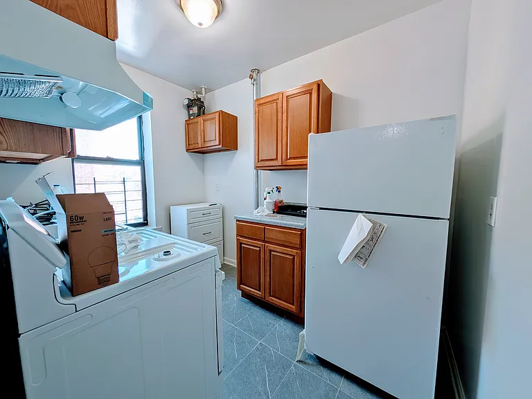 360 E 19th St #O — Photo 7