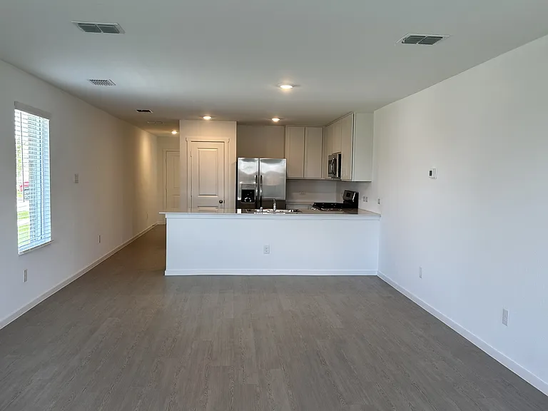 1601 Elliott Rd — Photo 2