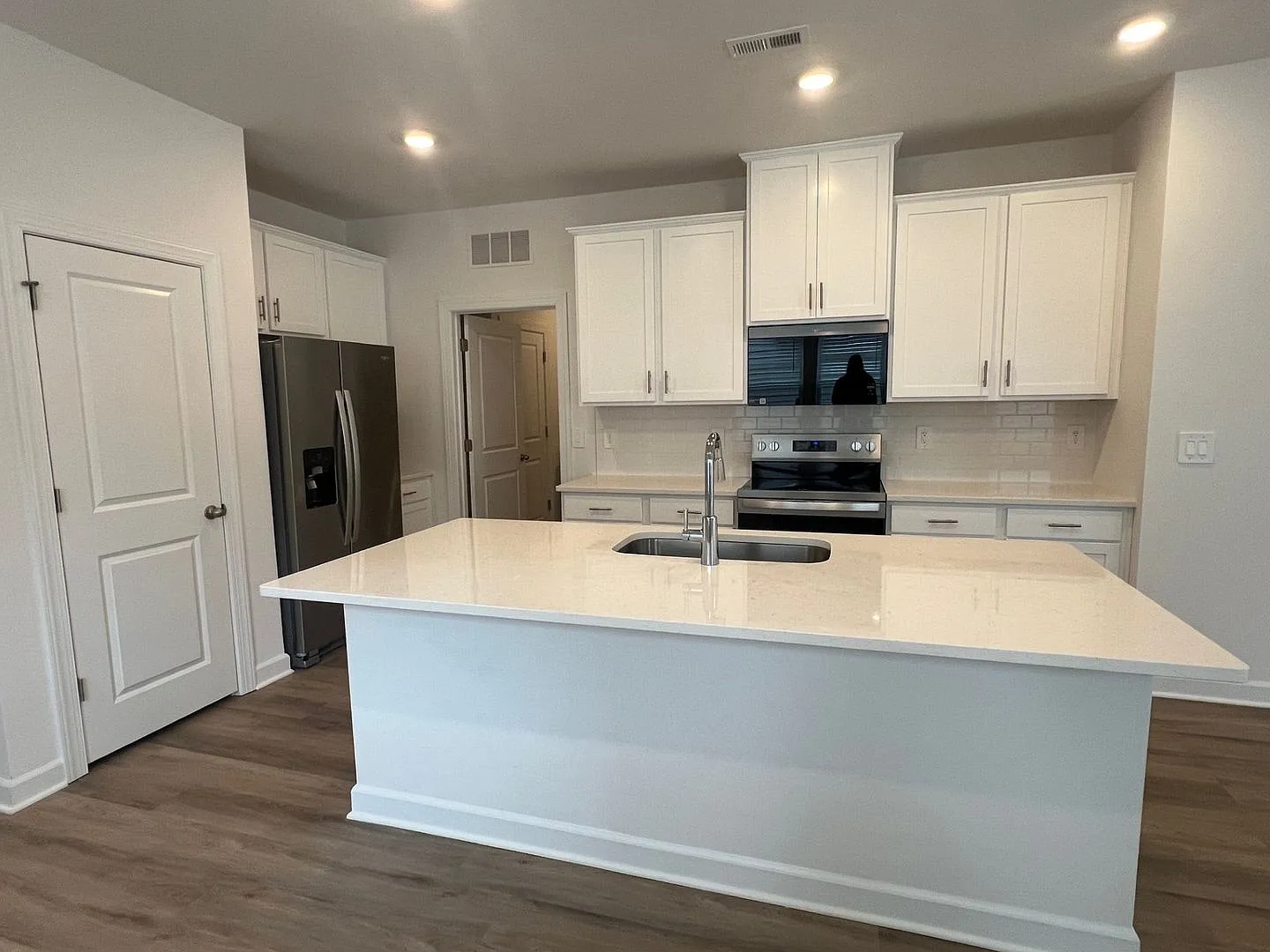 Stunning 4 Bed/2.5 Bath Home in Conover - Stainless Steel Appliances - Washer/Dryer Included - Op... — Photo 4