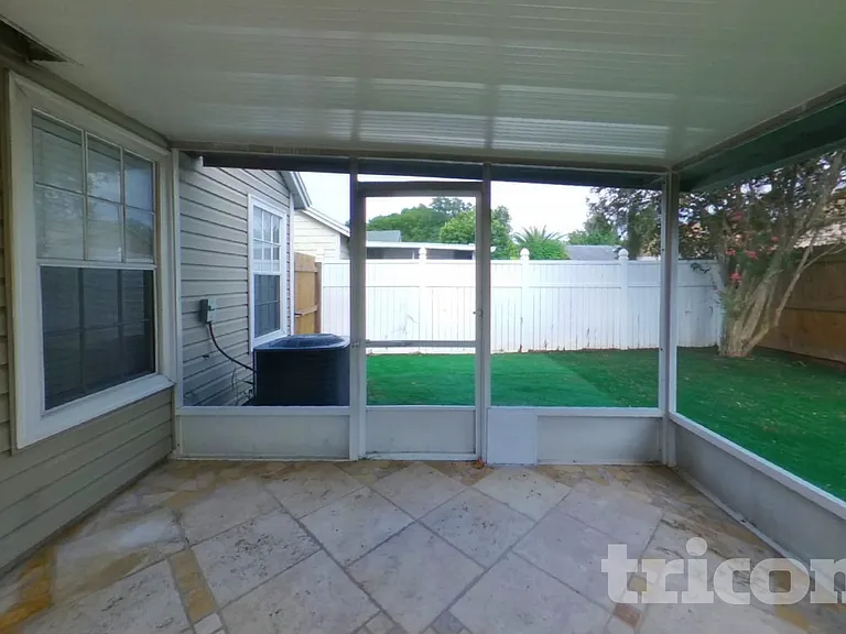 1627 Chatham Cir — Photo 16