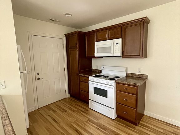 3rd image of 1414 W Mulberry St #1