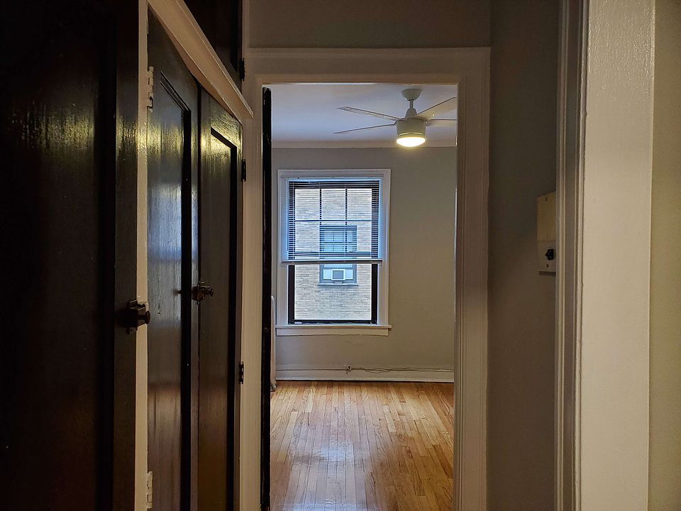 1st image of 931 W Oakdale Ave Unit 939