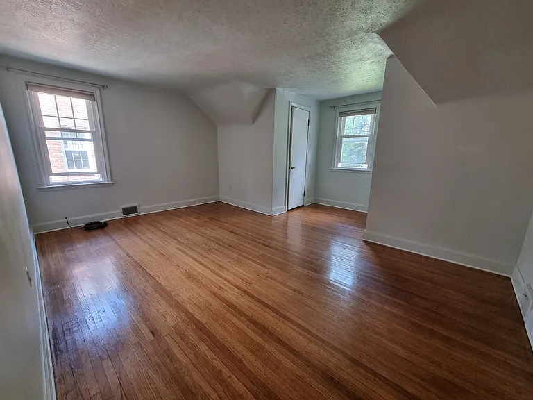 179 Amherstdale Rd — Photo 20