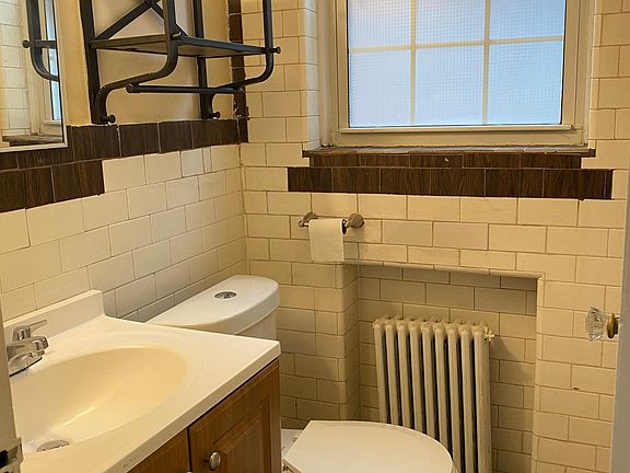 5th image of 950 Delaware Ave APT 3