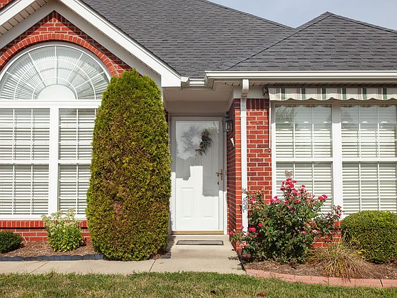 5th image of 263 Woodlake Dr