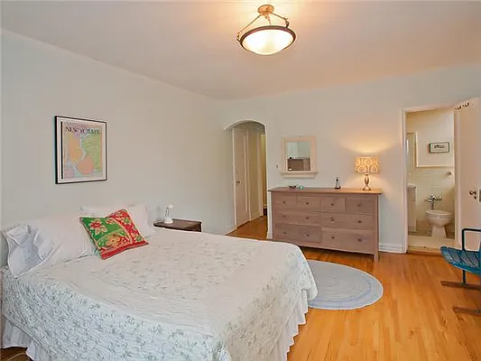 Sold by Avenue Sotheby's International Realty | media 10