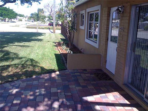 5th image of 5821 NE 6th Ave