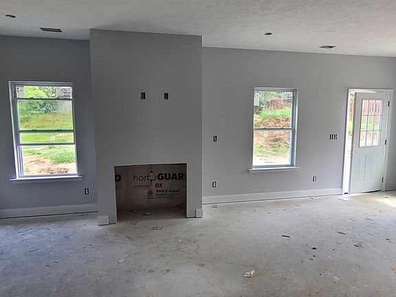 5th image of 2622 Leland Dr. Drive