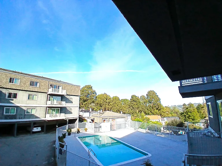 Chateau D'Oro Apartments — Photo 21