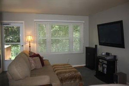 2nd image of 4 Normanside Dr