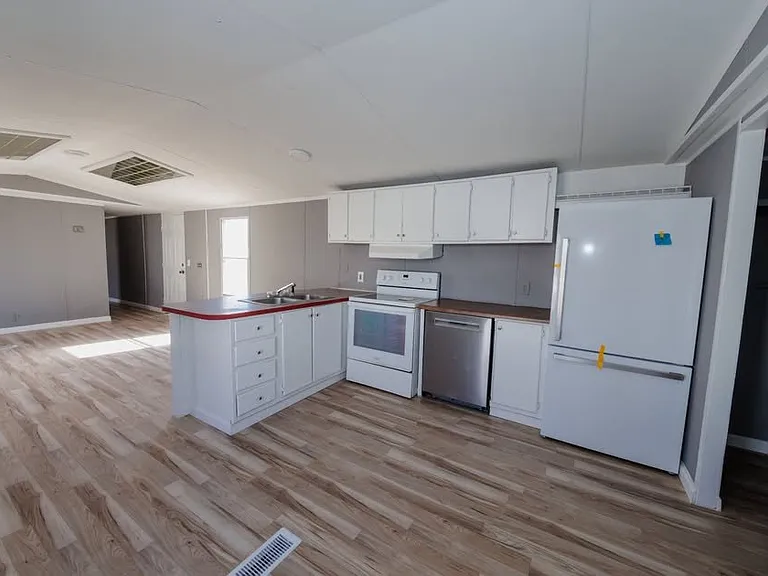 300 Randell Dr #17 — Photo 6