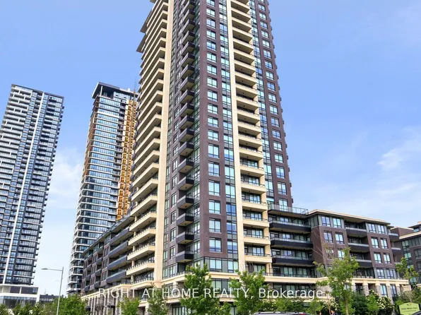 15 Water Walk Dr #827, Markham, ON L6G 0G2