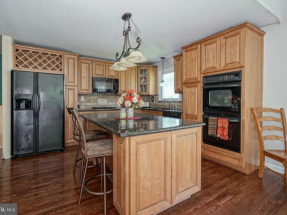 5th image of 226 Stephen Dr